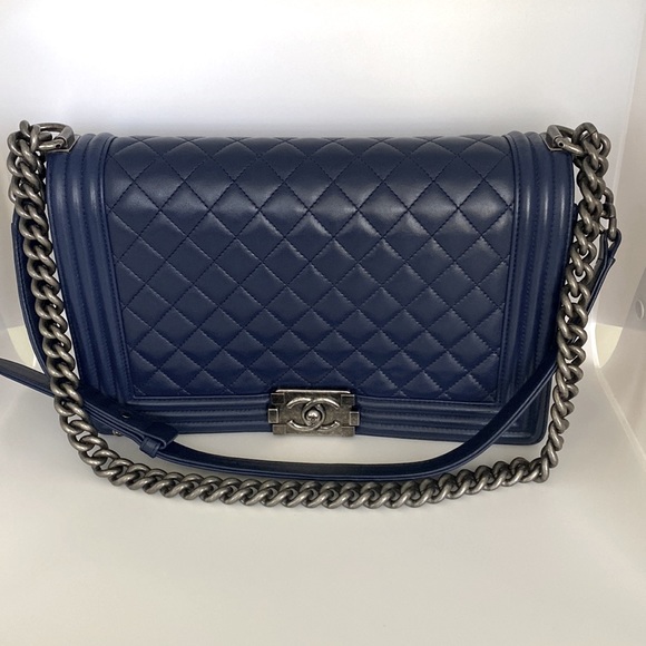 Chanel Boy Bag - Picture 3 of 16